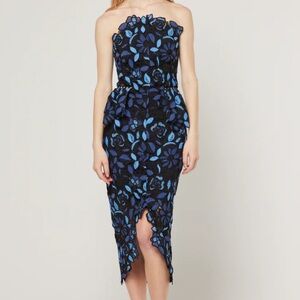 Elliatt Strapless Dress in Black and Blue